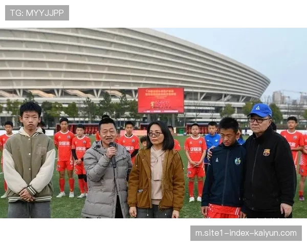 青岛海牛邝兆镭16岁完成首秀 青训新星在逆境中迎来机会